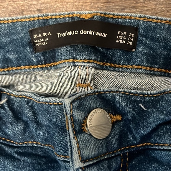 Zara Embroidered Jeans - Picture 3 of 6